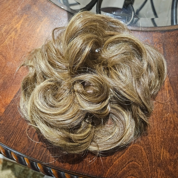 JuvaBun -Messy Bun- mixed walnut - Picture 3 of 7